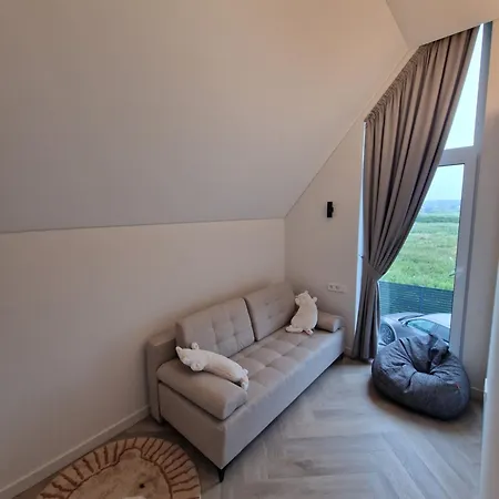 Monci Erdvus Apartamentai Monciskese Su Uzdaru Kiemeliu Дом отдыха *