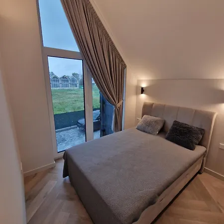 Kotedzas Monciskese Su Uzdaru Kiemeliu Holiday home *