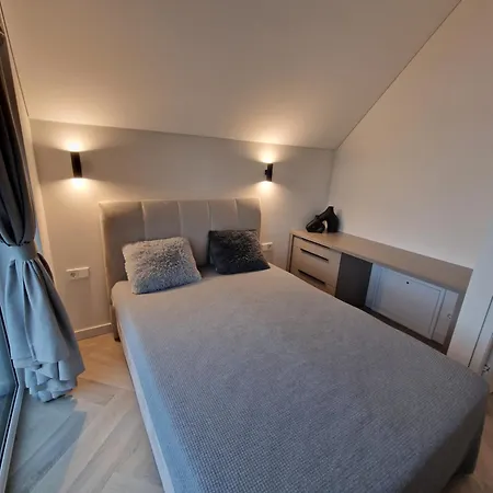 Будинок відпочинку Monci Erdvus Apartamentai Monciskese Su Uzdaru Kiemeliu Паланга