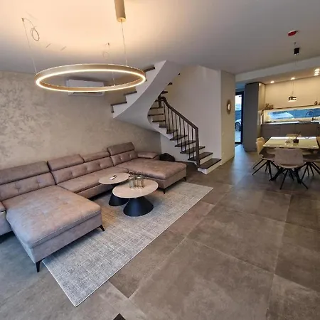 Monci Erdvus Apartamentai Monciskese Su Uzdaru Kiemeliu * Паланга