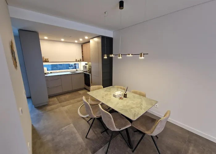 Monci Erdvus Apartamentai Monciskese Su Uzdaru Kiemeliu بيت للعطل *