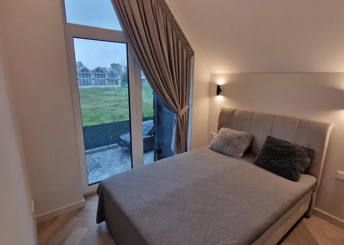 Monci Erdvus Apartamentai Monciskese Su Uzdaru Kiemeliu بيت للعطل *