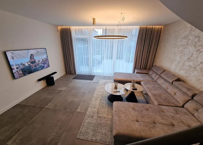 Monci Erdvus Apartamentai Monciskese Su Uzdaru Kiemeliu بالانغا