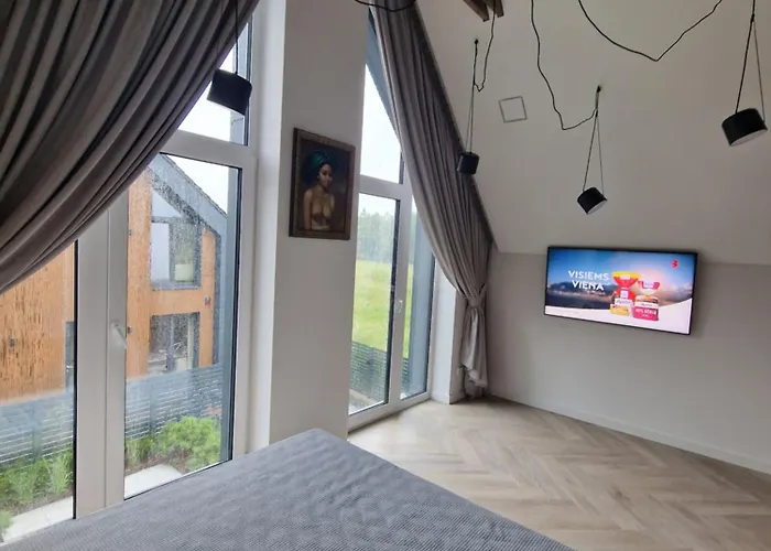 Monci Erdvus Apartamentai Monciskese Su Uzdaru Kiemeliu * بالانغا