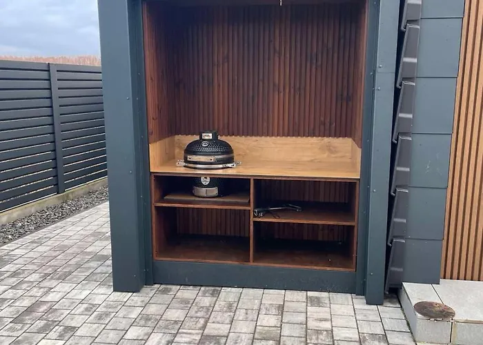 Monci Erdvus Apartamentai Monciskese Su Uzdaru Kiemeliu بيت للعطل بالانغا