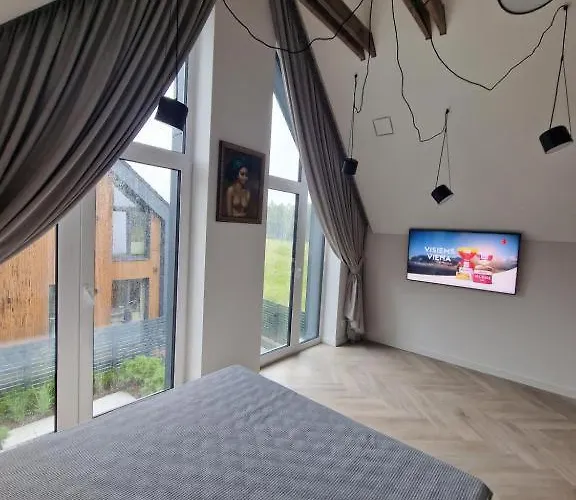 بيت للعطل Monci Erdvus Apartamentai Monciskese Su Uzdaru Kiemeliu *