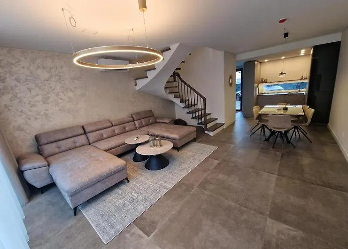 Monci Erdvus Apartamentai Monciskese Su Uzdaru Kiemeliu * بالانغا